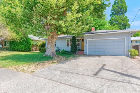 425 NE Baker Drive Grants Pass OR 97526