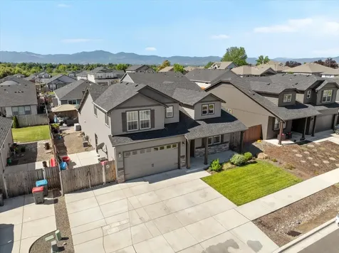 1632 Pearl Eye Lane Medford OR 97504