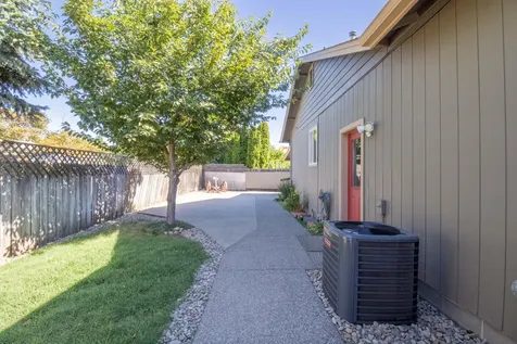 2124 SW Garden Valley Way Grants Pass OR 97526