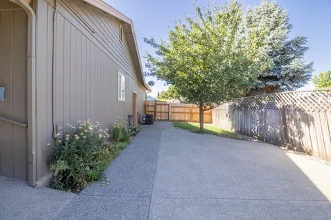 2124 SW Garden Valley Way Grants Pass OR 97526