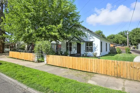 144 N 5th Street Central Point OR 97502