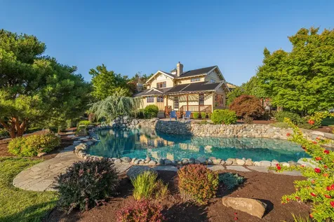 4050 Royal Crest Road Medford OR 97504
