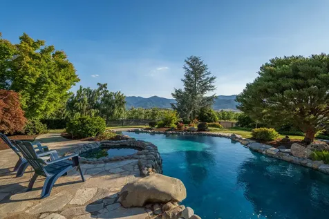 4050 Royal Crest Road Medford OR 97504