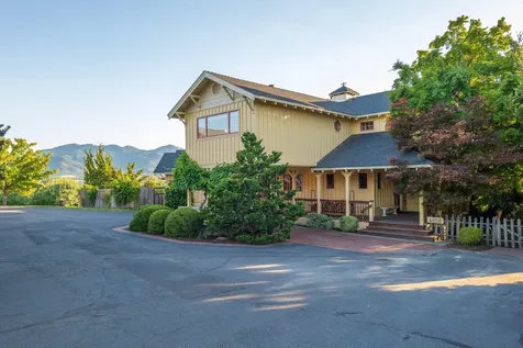 4050 Royal Crest Road Medford OR 97504
