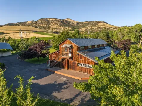 4050 Royal Crest Road Medford OR 97504