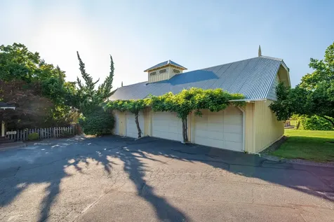 4050 Royal Crest Road Medford OR 97504