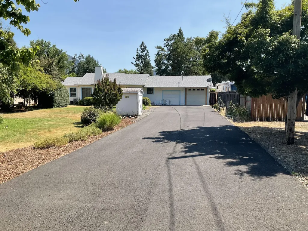 1275 E Park Street Grants Pass OR 97527