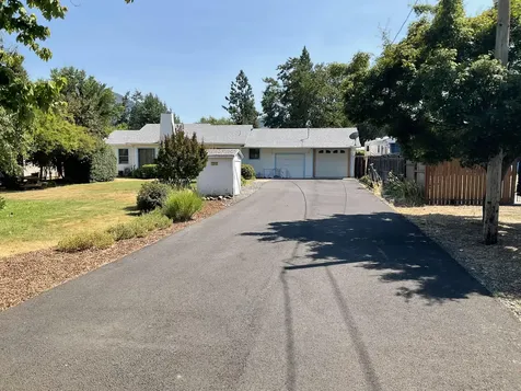 1275 E Park Street Grants Pass OR 97527