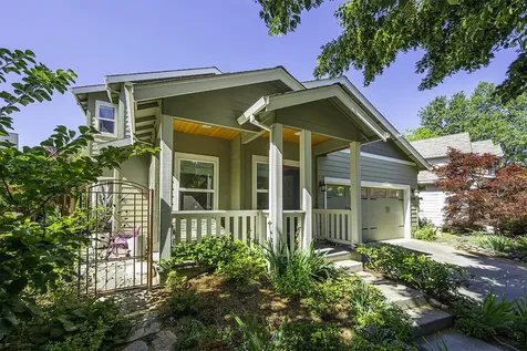2704 Clay Creek Way Ashland OR 97520