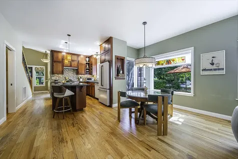 2704 Clay Creek Way Ashland OR 97520