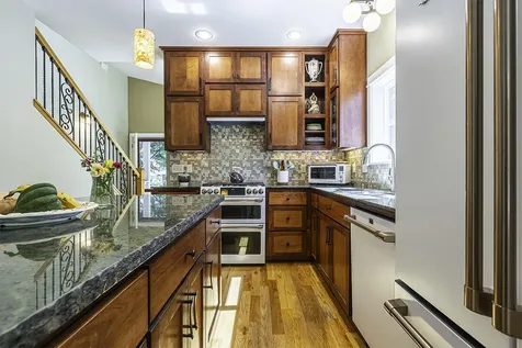 2704 Clay Creek Way Ashland OR 97520