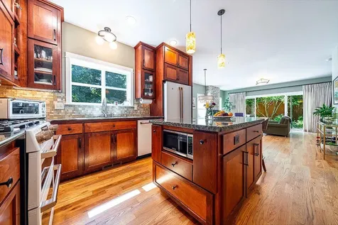 2704 Clay Creek Way Ashland OR 97520