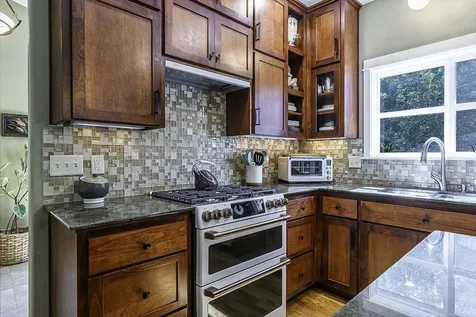 2704 Clay Creek Way Ashland OR 97520