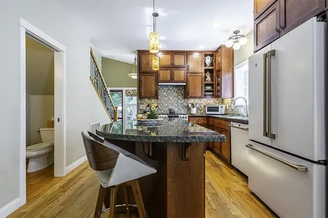 2704 Clay Creek Way Ashland OR 97520