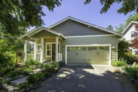 2704 Clay Creek Way Ashland OR 97520