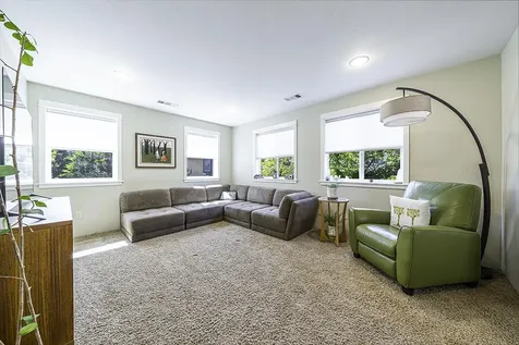 2704 Clay Creek Way Ashland OR 97520