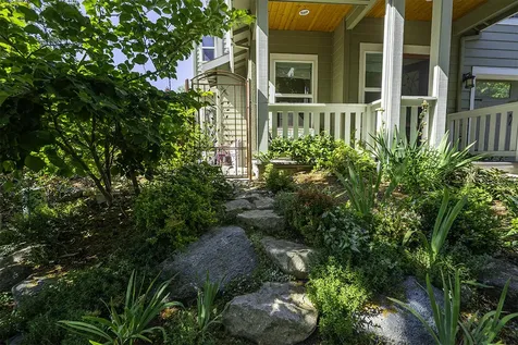 2704 Clay Creek Way Ashland OR 97520