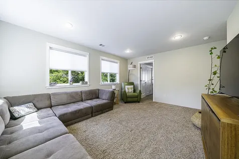 2704 Clay Creek Way Ashland OR 97520