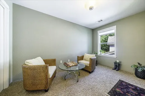 2704 Clay Creek Way Ashland OR 97520