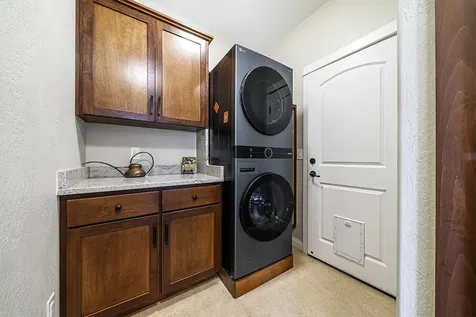 2704 Clay Creek Way Ashland OR 97520
