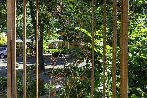 2704 Clay Creek Way Ashland OR 97520