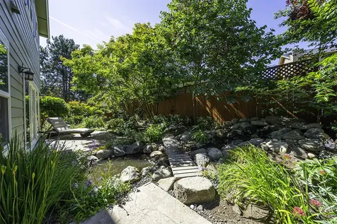 2704 Clay Creek Way Ashland OR 97520