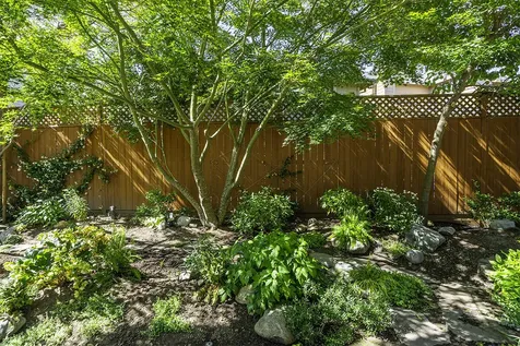 2704 Clay Creek Way Ashland OR 97520