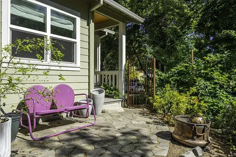2704 Clay Creek Way Ashland OR 97520