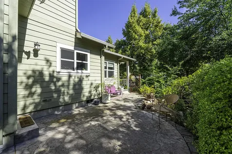 2704 Clay Creek Way Ashland OR 97520