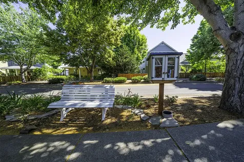 2704 Clay Creek Way Ashland OR 97520