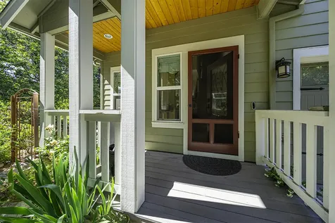 2704 Clay Creek Way Ashland OR 97520