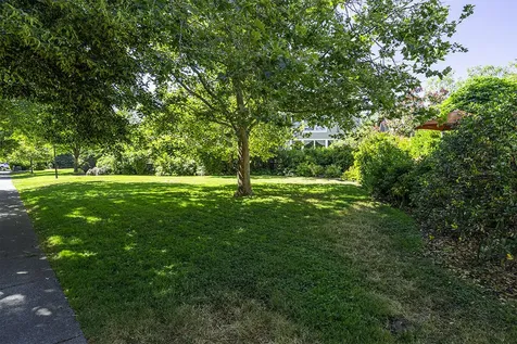 2704 Clay Creek Way Ashland OR 97520