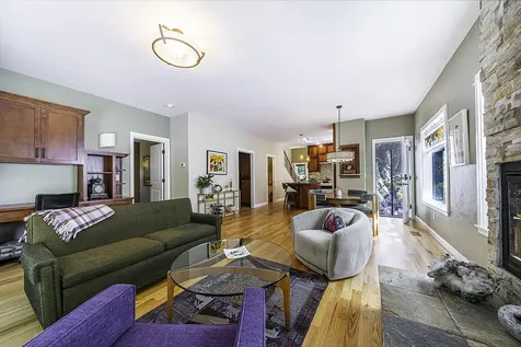 2704 Clay Creek Way Ashland OR 97520