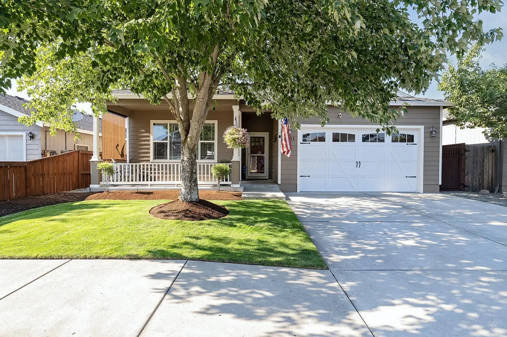 2511 Agate Meadows White City OR 97503