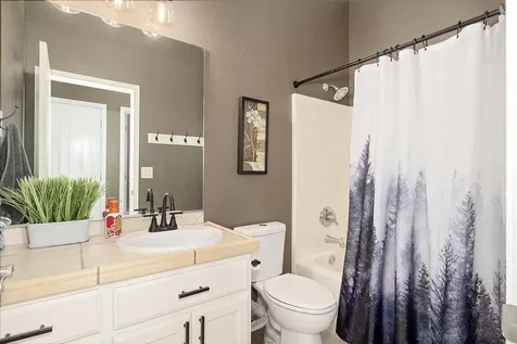 2511 Agate Meadows White City OR 97503