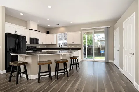 2511 Agate Meadows White City OR 97503