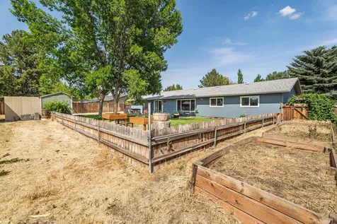 2217 NW 12th Street Redmond OR 97756