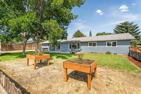 2217 NW 12th Street Redmond OR 97756