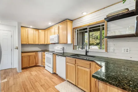 2217 NW 12th Street Redmond OR 97756
