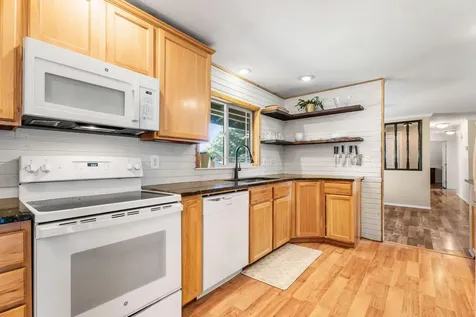 2217 NW 12th Street Redmond OR 97756