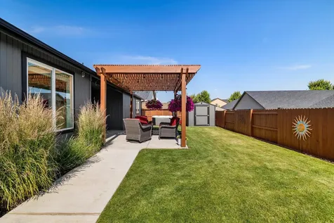 768 NE Redwood Court Redmond OR 97756