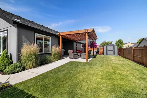 768 NE Redwood Court Redmond OR 97756