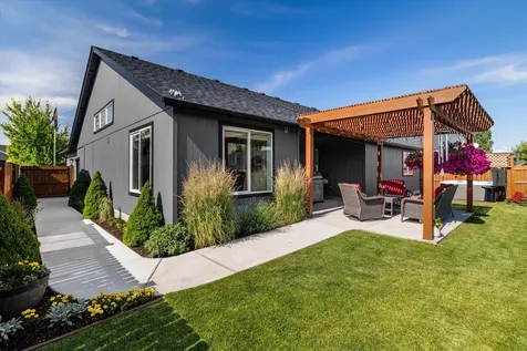 768 NE Redwood Court Redmond OR 97756