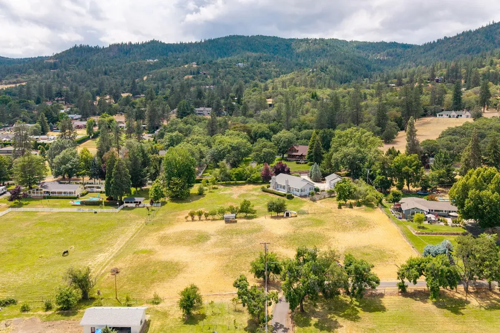 1272 Goldstone Drive Central Point OR 97502