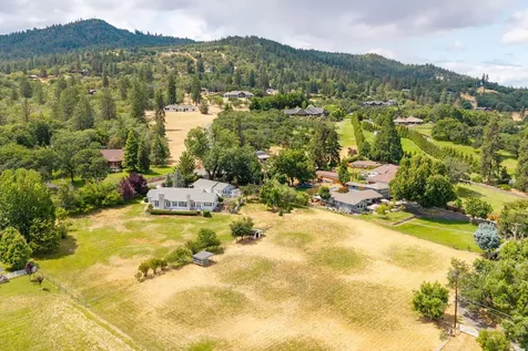 1272 Goldstone Drive Central Point OR 97502