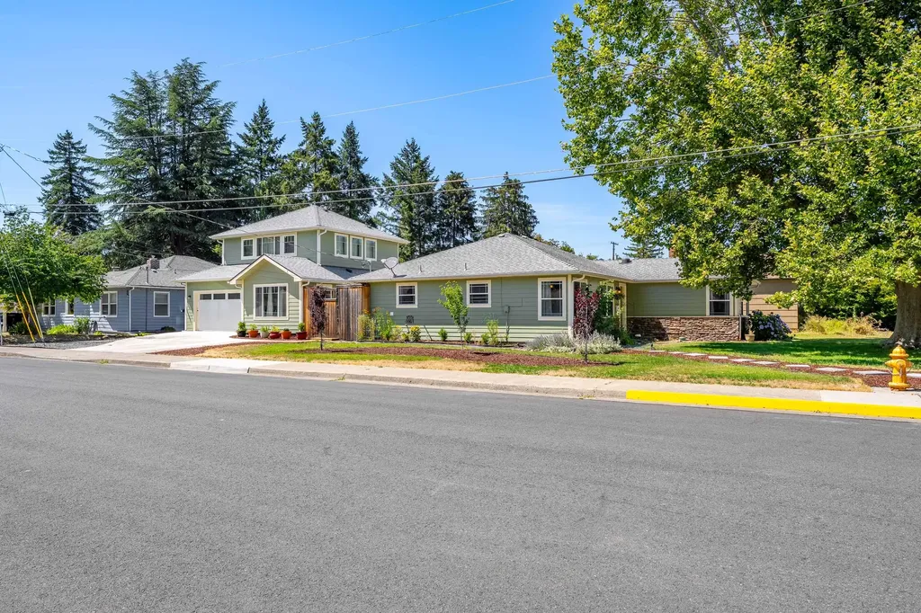 606 NE Dean Drive Grants Pass OR 97526