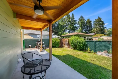 606 NE Dean Drive Grants Pass OR 97526