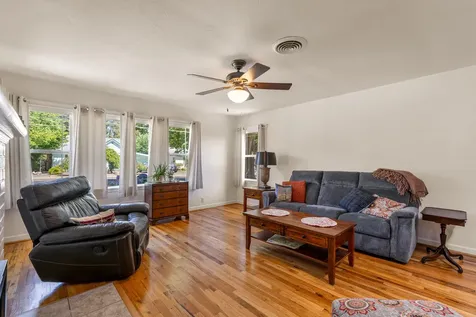 606 NE Dean Drive Grants Pass OR 97526