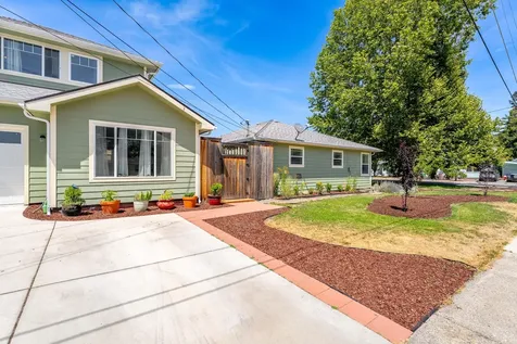 606 NE Dean Drive Grants Pass OR 97526