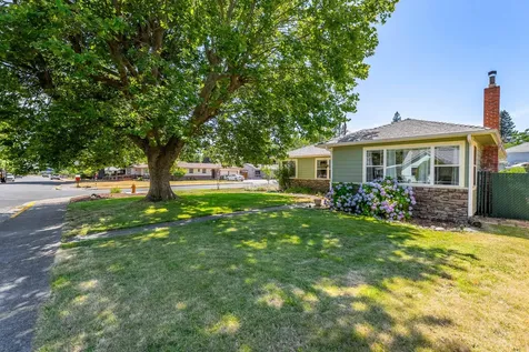 606 NE Dean Drive Grants Pass OR 97526